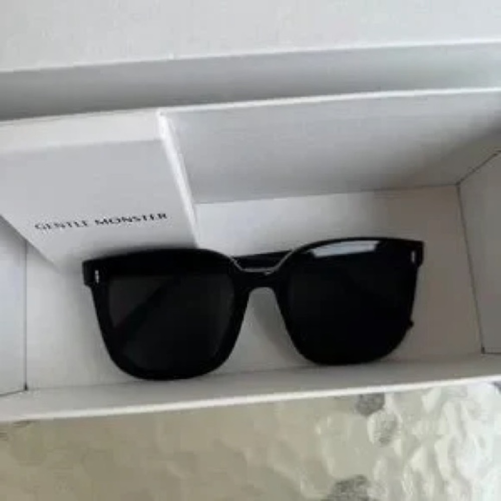 GENTLE MONSTER Black Oversized Square Sunglasses